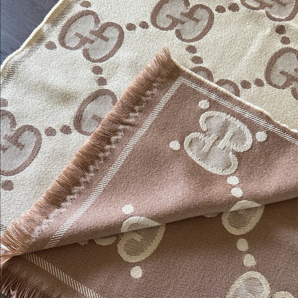 Authentic Gucci Tan and Brown scarf - Picture 6 of 11